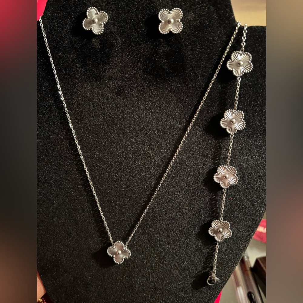 3 pieces clover set